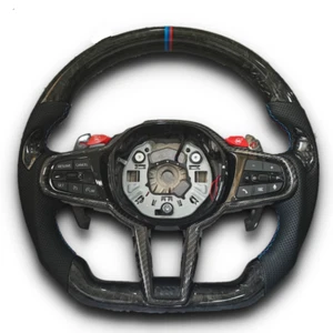 Volante in fibra di carbonio BMW CS fondo piatto edizione M-Tech - dinamica auto - Foto 1 di 4