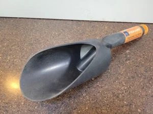 Fiskars Fiber Composite Soil Scoop - Picture 1 of 3