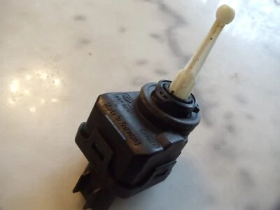 HELLA Stellmotor Scheinwerfer 6NM 007 878-551 für VOLVO  S40I V40 Kombi - Bild 1 von 4