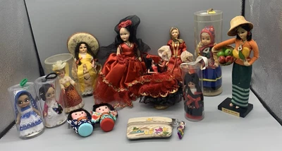 Lote de 12 Muñecas Internacionales Souvenir Vintage Materiales y Tamaños Mezclados con Monedero Foto 1 de 4