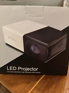 LED Projector,The most cost-efficient high resolution LED Projector Multi-media - Picture 1 of 3