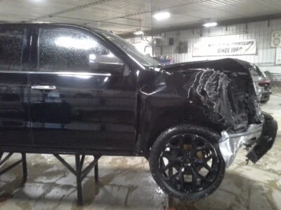 Used Front Center Interior Rear View Mirror fits: 2015 Chevrolet Silverado 1500 - Image 1 of 4