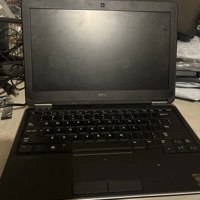 Dell Latitude E7240 12.5" Core i5 for parts only not working - Image 1 of 3