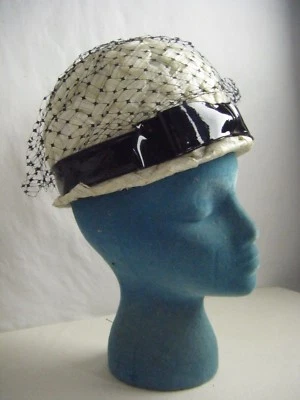 NOREEN FASHION De Colección Años 60 Blanco Tejido Paja Mod Sombrero con Red Negra Foto 1 de 4