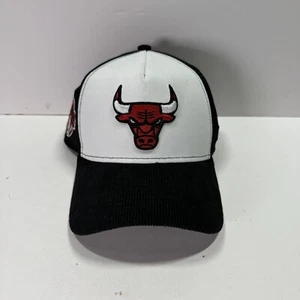 New Era 9Forty Chicago Bulls Trucker Hat Cap Snapback Adjustable Black/Red/White - Picture 1 of 6