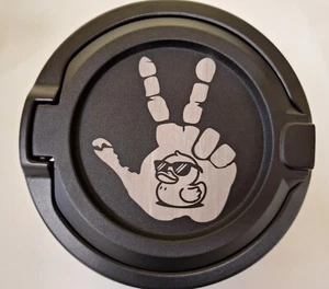 Cubierta de tapa de gas grabada con láser personalizada para Jeep JL/JLU-Hecha a pedido - Imagen 1 de 2