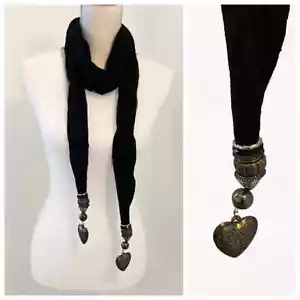 Bufanda Jersey Bohemio Negra con Corazón Metal Boho Detalles - Imagen 1 de 4