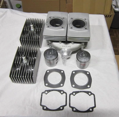 Moto de nieve Kawasaki / John Deere 340 FA cilindros, pistones y cabezales Foto 1 de 4