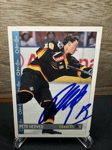 1992-93 O-Pee-Chee Petr Nedved Vancouver Canucks #89 In-Person ON-CARD AUTO - Picture 1 of 2