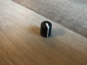 Perilla de tacto suave de repuesto / Perillas para monólogo Korg / Minilogo / XD - Imagen 1 de 3