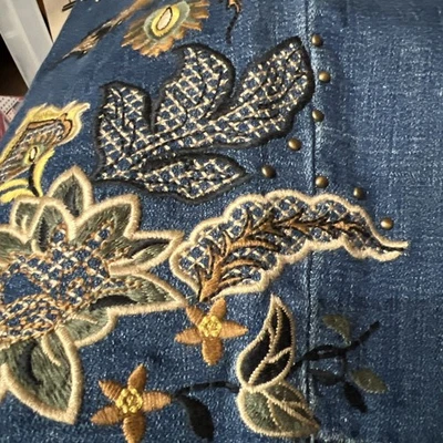 Pantalones de mezclilla al tobillo Chicos So Slimming Girlfriend bordado pesado artesanal boho 3,5 (18) Foto 1 de 4