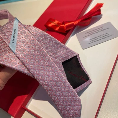 Corbata Ferragamo auténtica nueva con etiquetas Foto 1 de 4