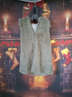 Forever 21 contemporary Women’s Size XS  Sleeveless Faux Fur Vest hat & pockets  - Image 1 of 4