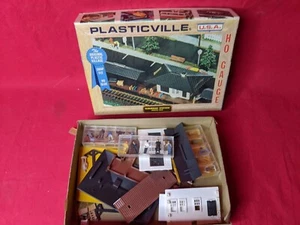 HO Gauge Vintage Plasticville Suburban Passenger Station Kit - Picture 1 of 2