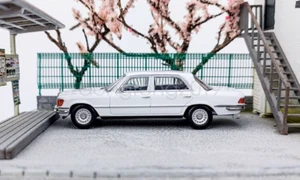 Maxwell 1:64 White 450SEL W116 Sedan Classic Sport Diecast Metal Car Gift - Picture 1 of 7