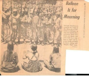 MILITARIA PHOTO (1969) ANTI-WAR "Balloon Is For Mourning" UC Berkeley Caption - Picture 1 of 1