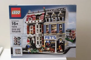 LEGO CREATOR 10218 Pet Shop BNISB - Picture 1 of 4