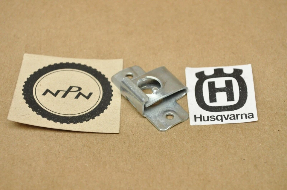 Novo clipe de suporte de assento Husqvarna TC610 TE610 WR360 WRE125 SM610 SMR630 SMS125 - Imagem 1 de 1