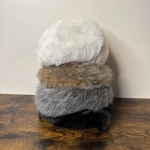 Lote de 4 sombreros pastillero vintage de piel sintética para mujer años 50-60 moda de invierno usados en excelente estado - Imagen 1 de 16