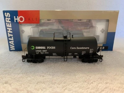 Walthers #932-7220 HO Scale Cargill Foods UTLX 16,000 Gallon Tank Car #4667 - Image 1 of 4