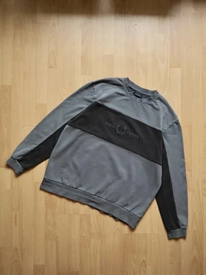 Moletom pulôver Fred Perry masculino cinza logotipo GG bordado - Imagem 1 de 4