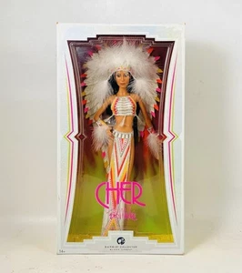 🌟Bambola Barbie anni 70 Cher nativo americano Bob Mackie etichetta nera, 2007 Mattel L3548 - Foto 1 di 9