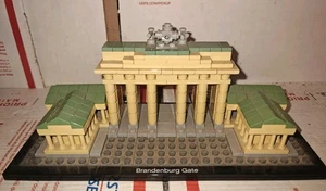 LEGO ARCHITECTURE: BRANDENBURG GATE #21011 w/ - NEAR COMPLETE - Picture 1 of 5