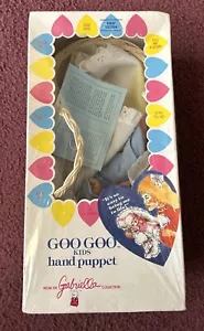 Muñeca marioneta de mano Goo Goo Kid Baby de colección azul 1ª edición con caja cesta manta realista - Imagen 1 de 6