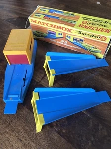 OVP Matchbox Superfast SF-19 doppia azione apertura garage + SF-13 Space Leap TOP - Foto 1 di 9