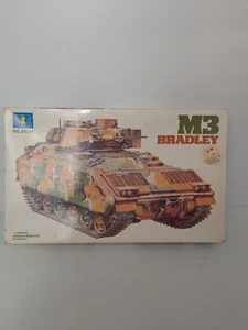 VINTAGE LEE TANK M3 BRADLEY CFV 1:35 Scale Model Kit #00301 Unassembled Box Wear - Bild 1 von 9