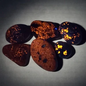 YOOPERLITE STONES FLUORESCENT SODALITE ROCKS FROM LAKE SUPERIOR GLOW UNDER UV - Picture 1 of 4