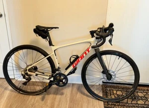 2022 Giant Revolt Advanced 2, Size M, Excellent Condition - Picture 1 of 1