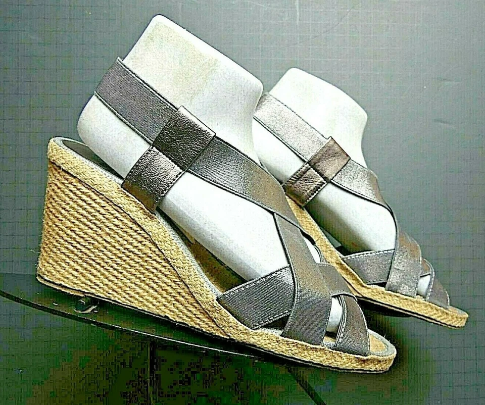 Alpargatas para mujer Andre Assous plateadas/bronce elásticas talla 9,5 M ¡COMO NUEVO! Foto 1 de 4