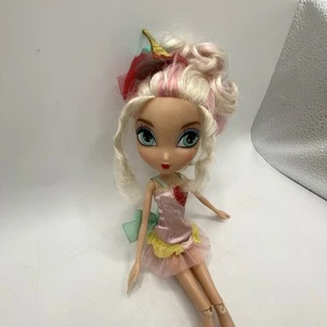 Spin Master ~ La Dee Da CYANNE Fashion Doll ~ Viva La France Runway Vacay 2010 B - Foto 1 di 8