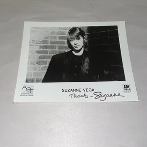 Foto Suzanne Vega firmata autografata promo 8x10 decennio sede Pittsburgh - Foto 1 di 3