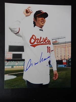 Fotografía autografiada por Koji Uehara de 8" X 10" (#5) Foto 1 de 2