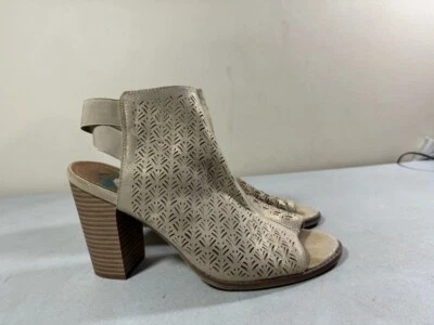 KENNETH COLE REACTION MUJER BEIGE Y DORADO METALIZADO KAY FLY TACONES CORTE LÁSER 10M Foto 1 de 3