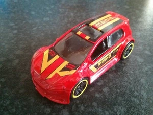 Hot Wheels FYD58 2019 Volkswagen 5/10 Volkswagen Golf GTi 19/250 Red Momo - Picture 1 of 6