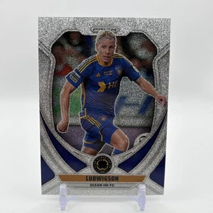 2025 Panini Prizm FIFA Club World Cup GLITTER #190 Ludwigson, Ulsan HD FC - Foto 1 di 2