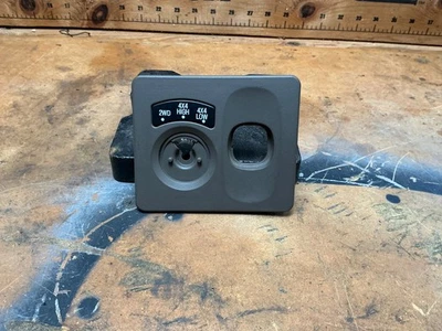 Отделочная панель нижней панели приборной панели Ford Excursion F-250 F-350 от оригинального производителя желтовато-коричневая YC35-78047A04-C - Изображение 1 из 2