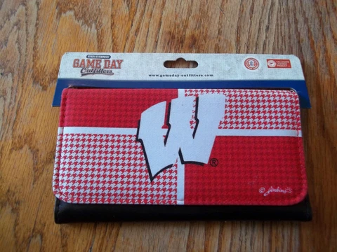 NEW Wisconsin LADIES WALLET GAME DAY OUTFITTERS LICENSED NCAA Cover