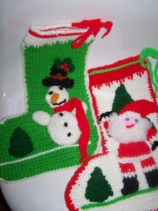 VIntage Pair Handmade Christmas Stockings Bright Yarn Santa and Snowman - Bild 1 von 1