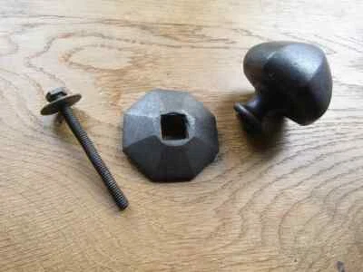 RUSTIC IRON CENTRE DOOR KNOB PULL HANDLE KNOB ON ROSE CENTER DOOR PULL KNOB - Image 1 of 4