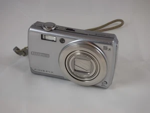 Fujifilm Finepix f100fd (gebraucht, gut) - Bild 1 von 7