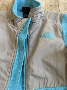 Chaqueta para niñas The North Face mediana 10/12 cremallera completa verde azulado bolsillos de vellón - en muy buen estado-en buen estado - Imagen 1 de 5