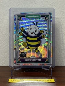 2025 Honest Honey Bee Topps Chrome VeeFriends - Wave Refractor 143/150 NM #69 ! - Picture 1 of 8