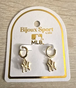Bijoux Sport By Luv Aj MLB New York Yankees Logo Charm Gold Hoop Earrings - Picture 1 of 2