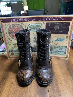 Shoedazzle Dania WW U. S. 8 Botines de Tacón Alto con Tacones de 4” PIELES DE REPTIL Foto 1 de 4