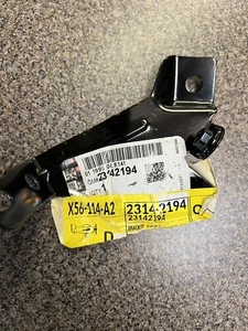 2014-2018 Chevrolet Impala Fender Front Bracket RH OEM 23142194/ 3-C - Picture 1 of 3