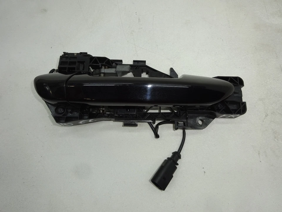 Maçaneta externa dianteira direita Volkswagen CC 2009-2017 preta fabricante de equipamento original DE230769 - Imagem 1 de 4